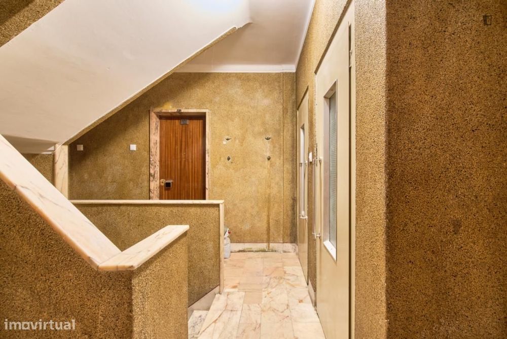 Quarto - localizado em Benfica Lisbon