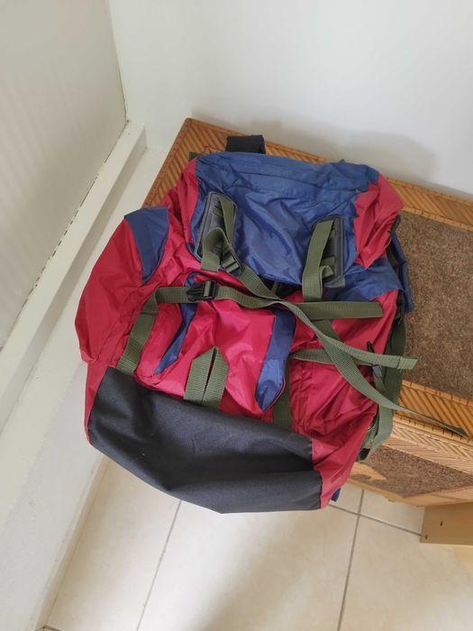 Mochila de campismo colorida e reforçada