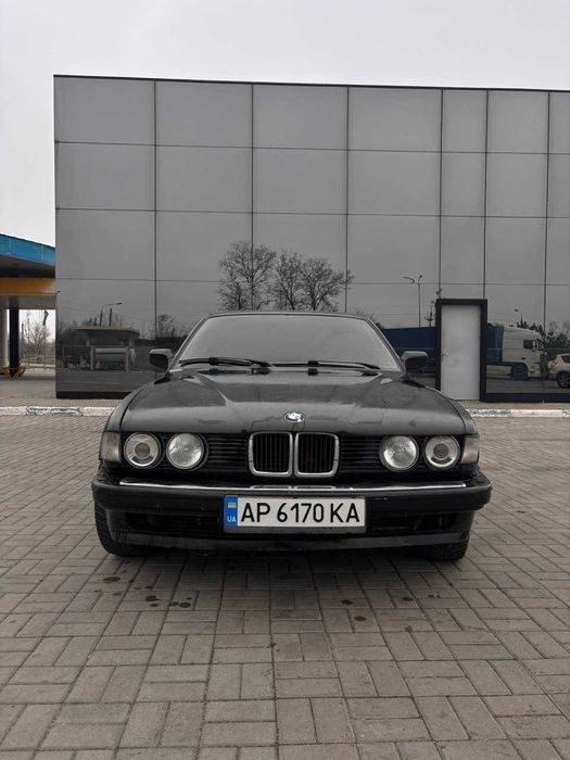 Продам БМВ е32 легенда