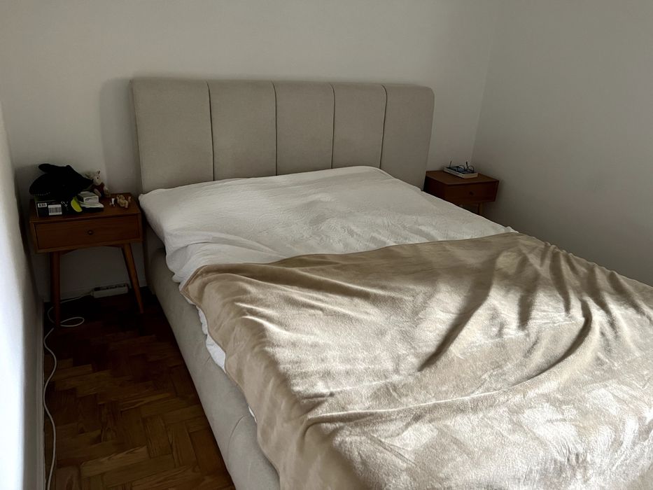 Cama de casal bege (160x200cm) + Estrado