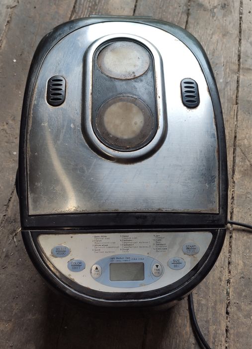 Продам хлібопічку Rotex RBX40-Y на запчастини