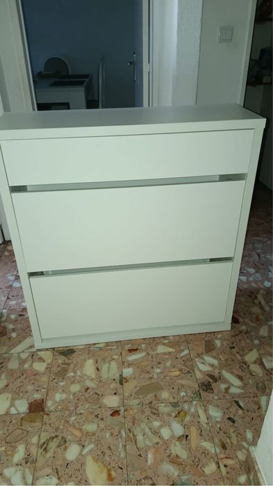 Sapateira com dois compartimentos para sapatos e gaveta