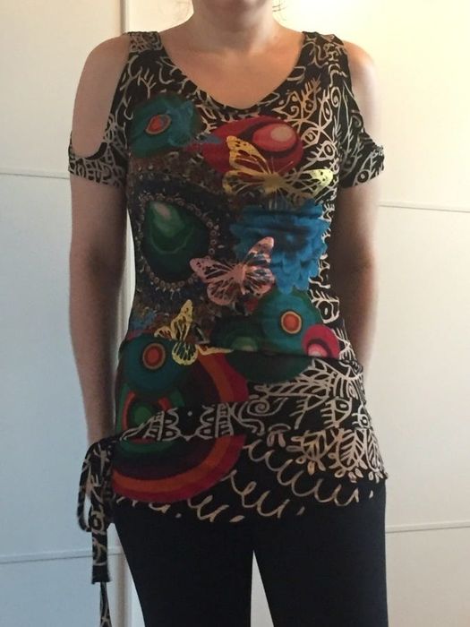 Жінлча гарна футболка туніка