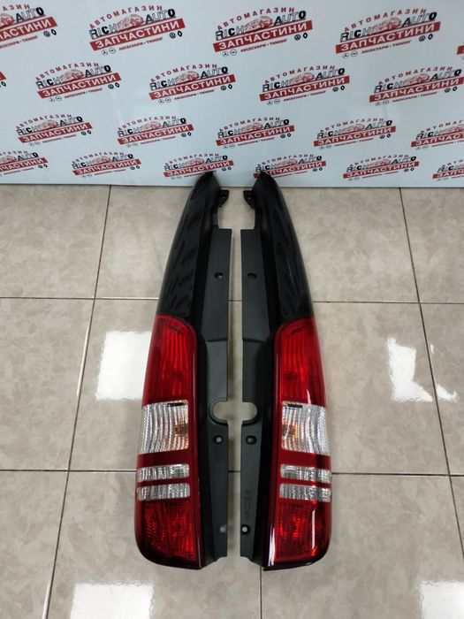 Задній стоп ліхтар фонарь Mercedes Viano Мерседес Віано W639 рест