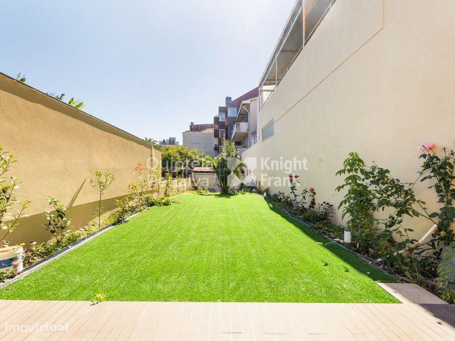 Apartamento T1 com jardim e pátio interior no centro do Porto