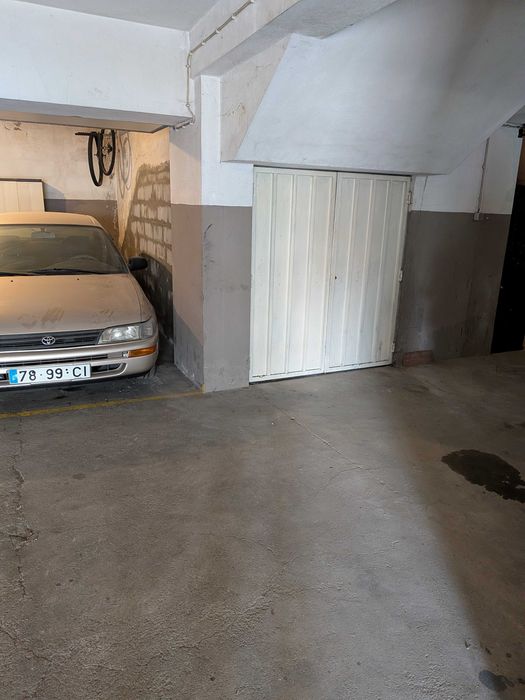 Garagem fechada em Gaia