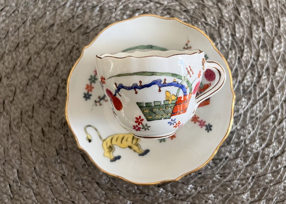 Miśnia rzadka filiżanka do mokki wzór żółty lew z XIXw.