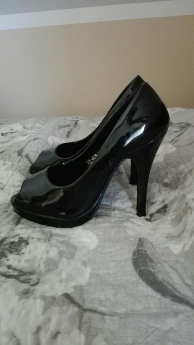 Czarne szpilki lakierowane rozm. 35, obcas 11 cm IDEALNE
