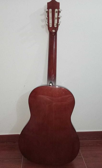 Guitarra Clássica castanha brilhante