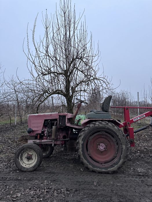 Трактор Т - 25 червоний