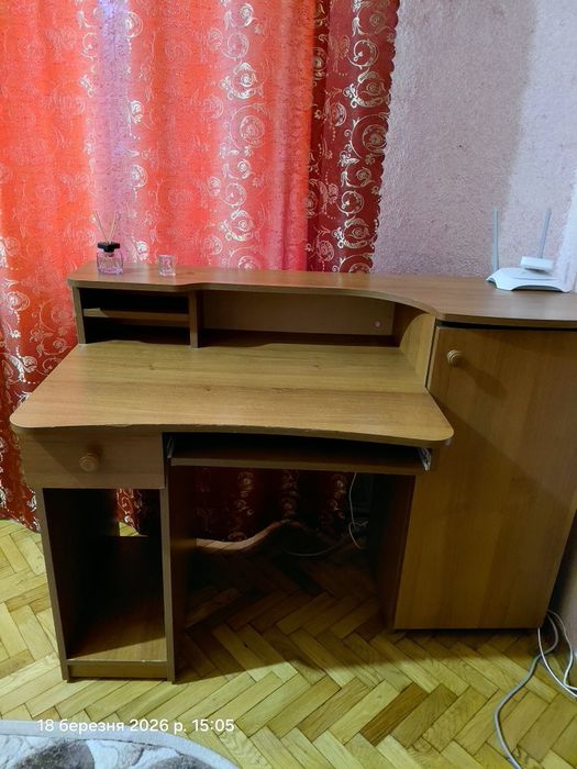 Стіл комп'ютерний