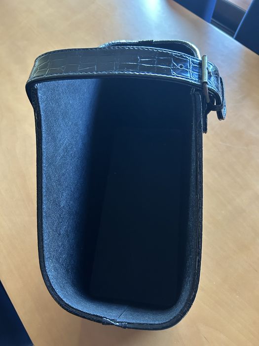 Porta-revistas em excelente estado.