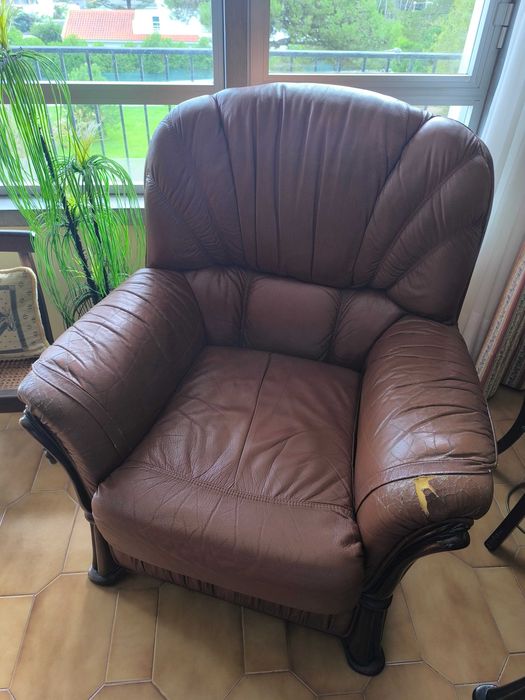 Conjunto de sofá e poltronas