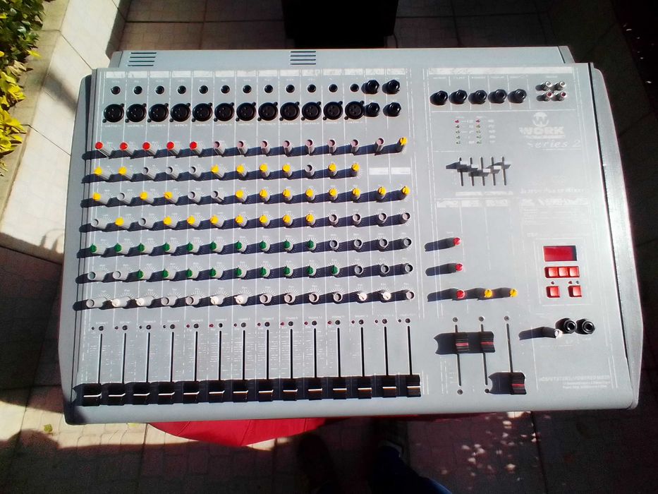 Pa com mesa work e + 2 colunas da dynacord excelente som