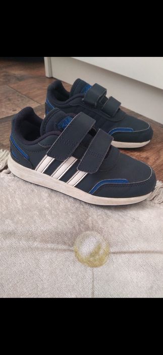 Chłopięce buciki granatowe adidas na rzepy rozmiar 28