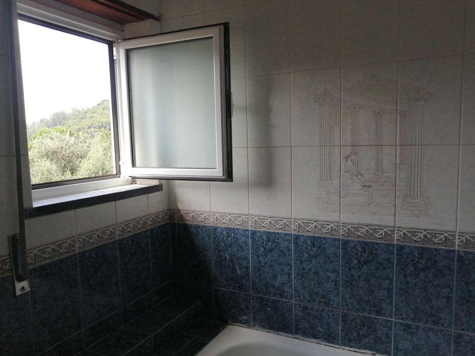 Andar de Moradia T3 c/ garagem na zona do Arrabal