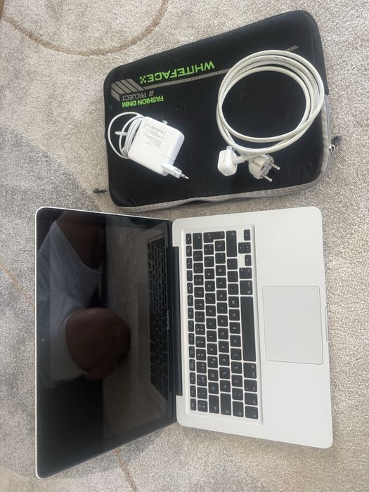 MacBook Pro 13,3” Mid 2010 | 2.4 GHz | 4GB RAM | 500GB