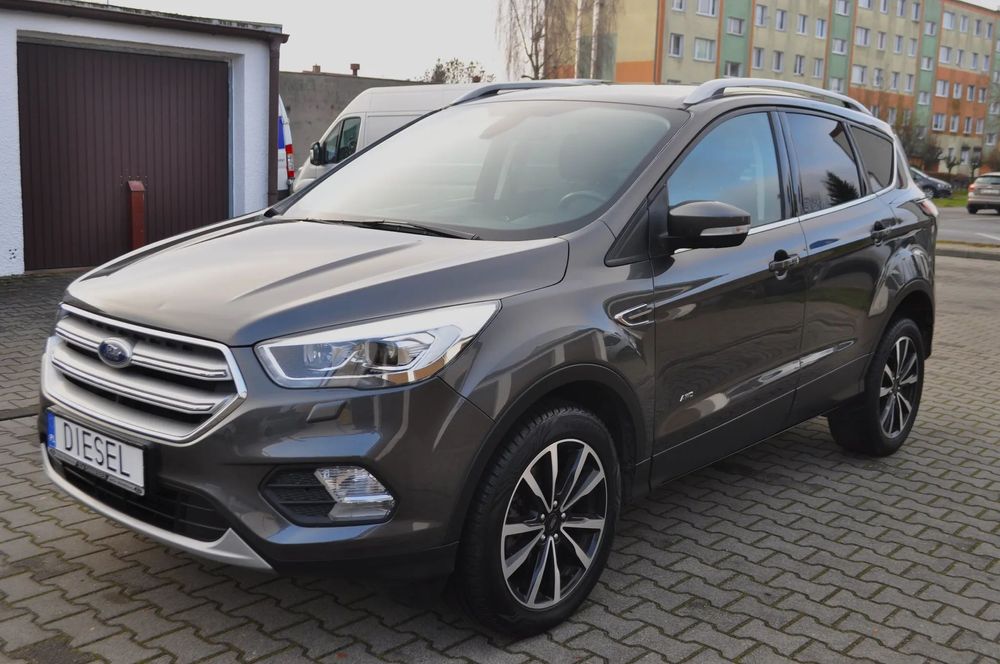 Ford Kuga AUTOMAT 4x4 2.0 150KM TITANIUM SKÓRA serwis ALU17 chrompakiet