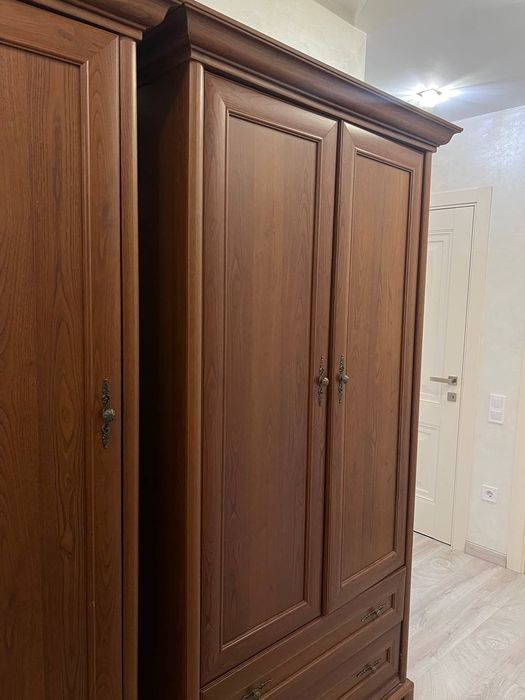 Шафи в коридор або кімнату