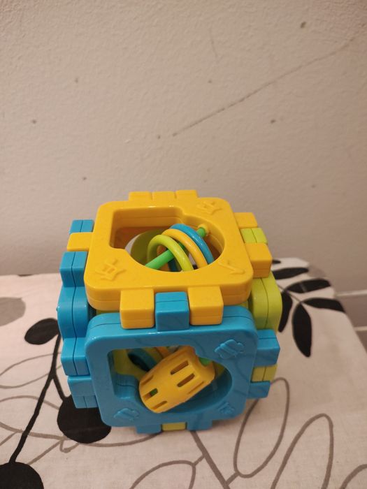 Kostka interaktywna, grzechotka, zabawka dla maluszka, wiele funkcji