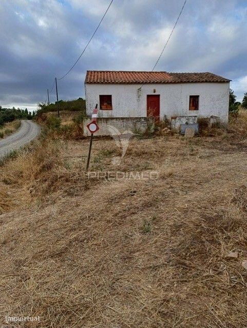 Vende-se casa de campo