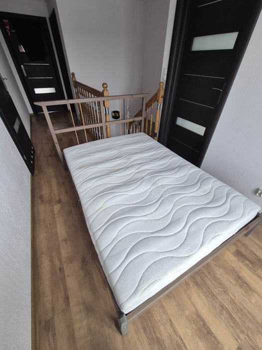 Łóżko sypialniane razem z materacem