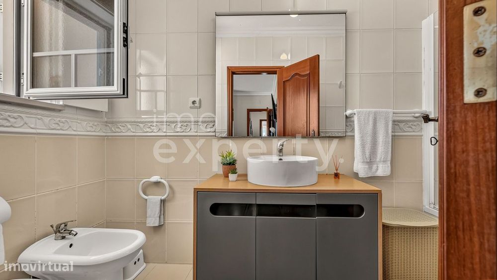 Moradia com 3 suites e piscina coberta a 10 min das praias da Ericeira