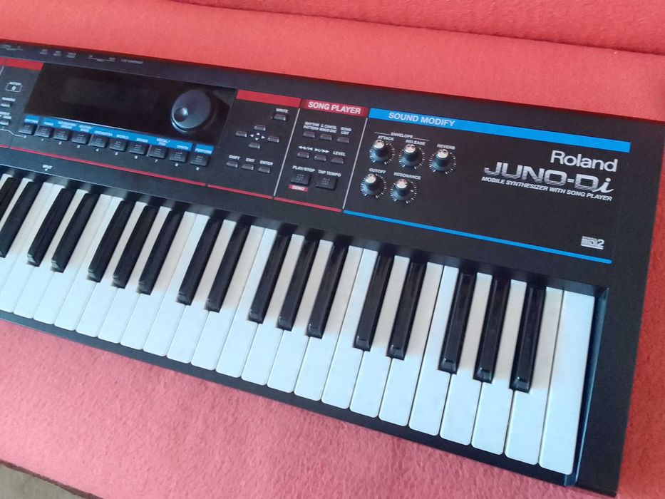 Roland Juno Di Syntezator