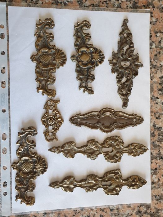 Ferragens para móveis antigos