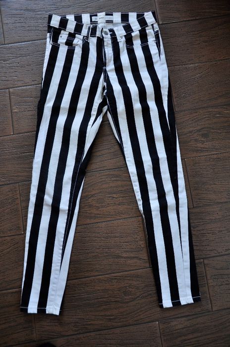 spodnie jeans biało czarne pasy r.140/146 jeans