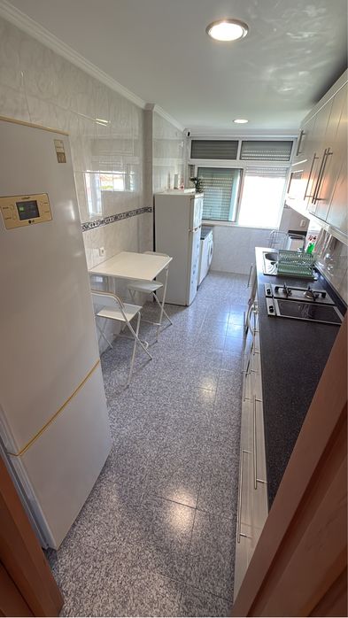 Quarto mobiliado na Moita ao pé da camara municipal auto carro na porta para Lisboa 35 minutos