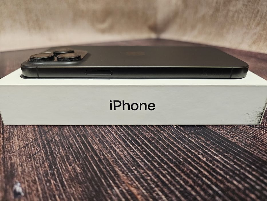 Смартфон Apple iPhone 15 Pro Max 256Gb Black Titanium 84% з гарантією