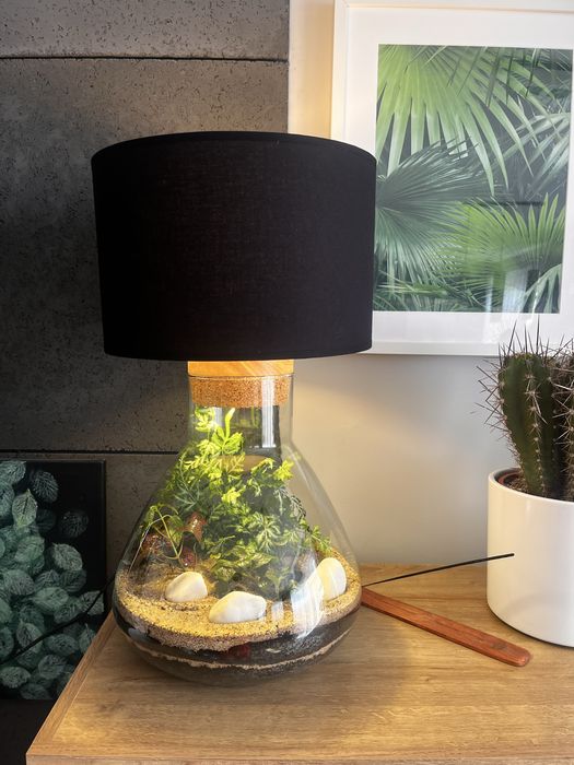 Lampa z lasem w szkle - unikatowy klimat w Twoim domu!