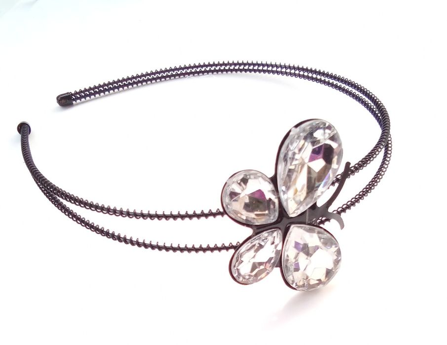 Opaska metalowa z cyrkoniowym motylkiem