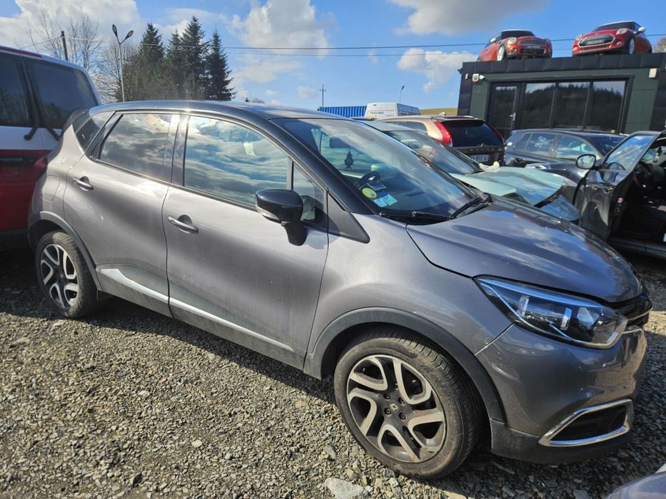 Renault Captur 2016  1.5 DCI  110kM /  Francja  / Lekko uszkodzony