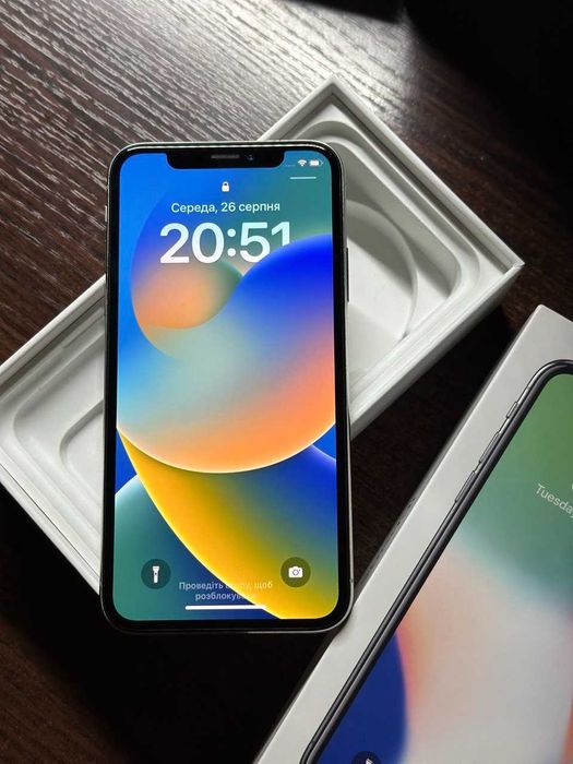 Телефон iPhone X 64 Gb