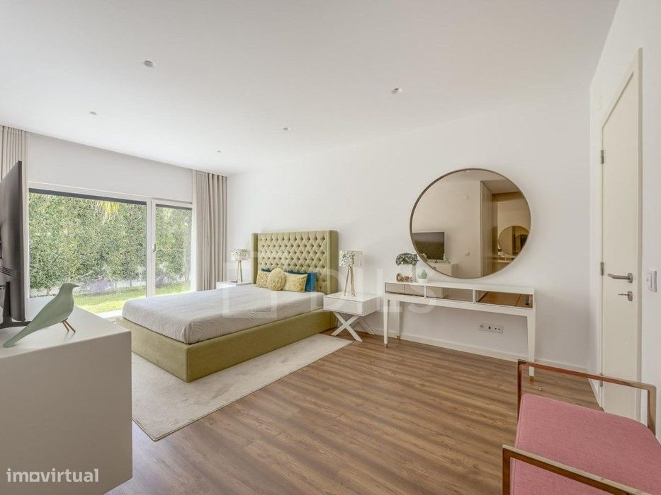 Moradia T3 contemporânea com 3 suítes e garagem em Cabriz, Sintra