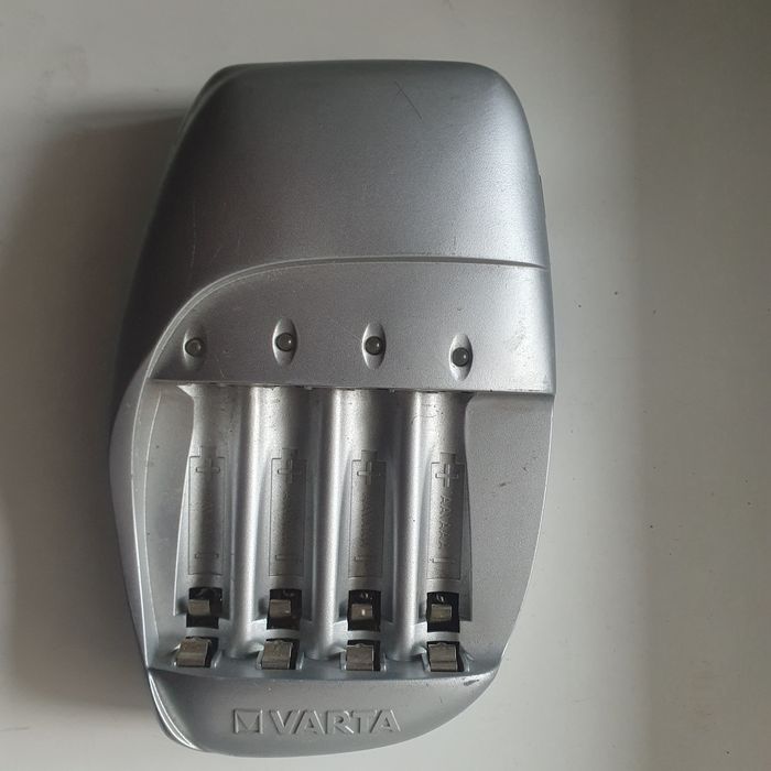 Зарядка Vatra для Ni-MN AA/AAA