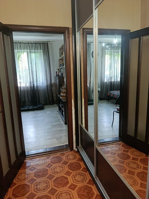 Продам 1/2 будинку район Черемушки України
