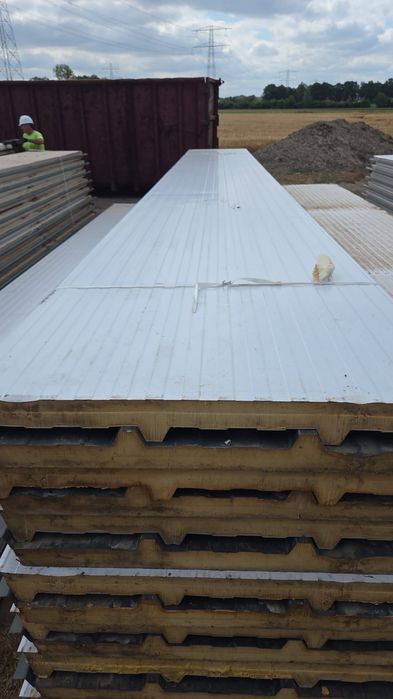 Płyta warstwowa dachowa 60 mm 6 cm gruba 8,8 m i 8,5m długości dostępne 1500 m2
