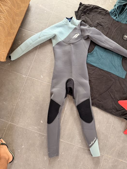 Material Surf / Body Board (fato, poncho, pés de pato, prancha BodyBoard)