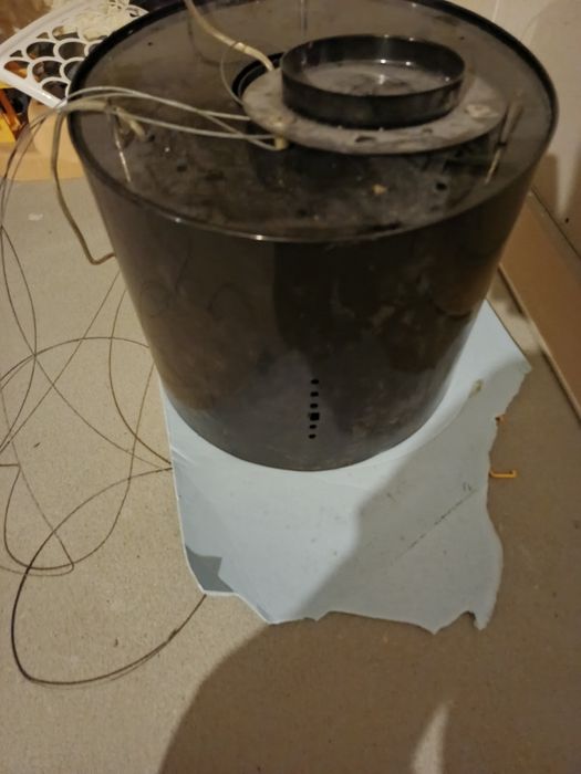 Okap wyspowy uszkodzony