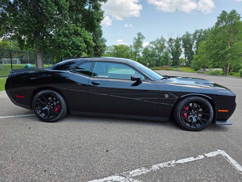 Dodge Challenger SRT Hellcat      2016