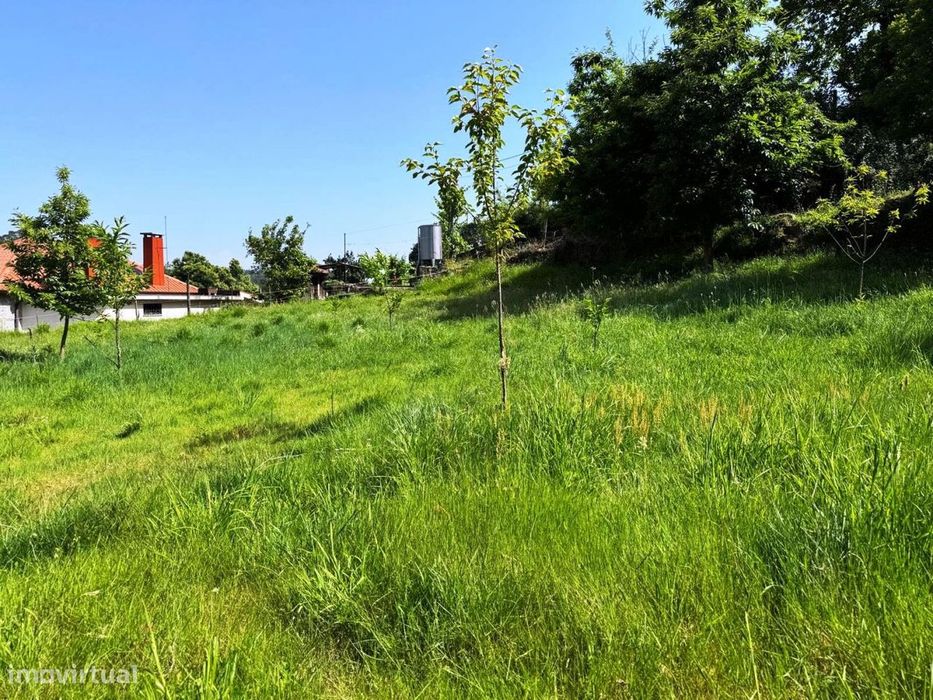 Terreno com 680 m² com possibilidade de construção de Moradia a 3km