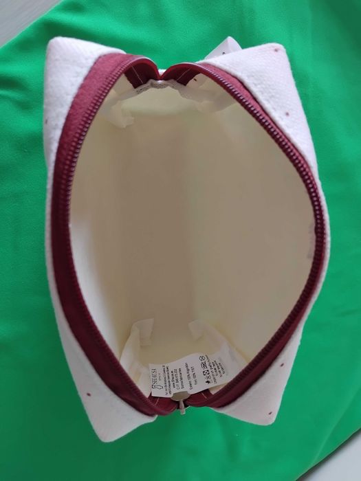 Necessaire com cão e corações
