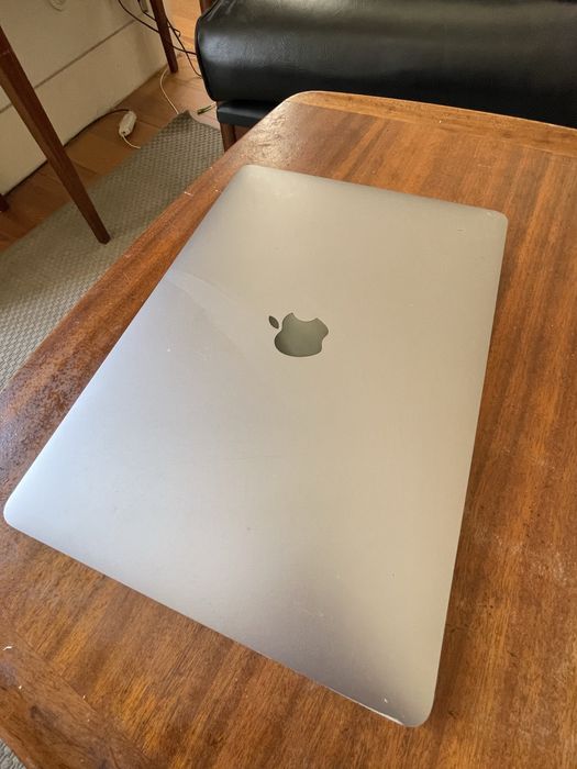 MacBook Air (2022) M1 8GB