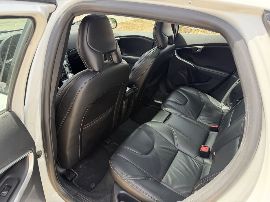 Volvo V40 D4 R-Design 2014