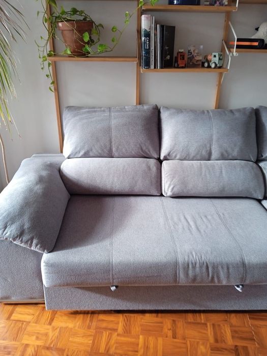 Sofá cinzento grande