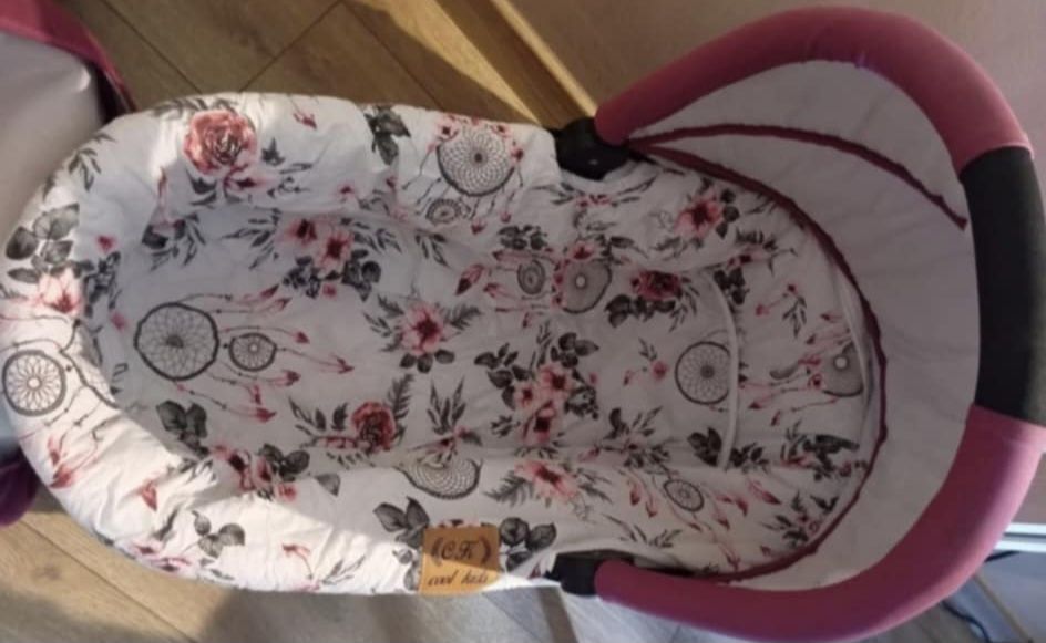 Wózek Dziecięcy 4Runner w Kolorze Fuksji z Gondolą i Wkładką Kwiatową