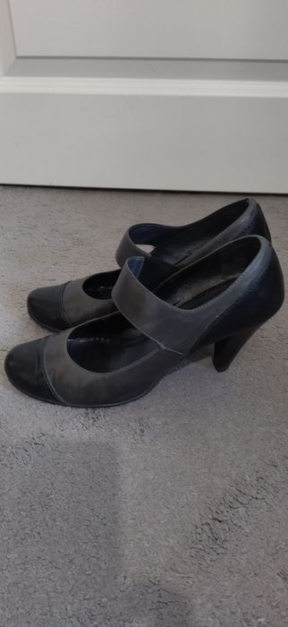 Buty rozm. 39 na wysokim obcasie, skórzane